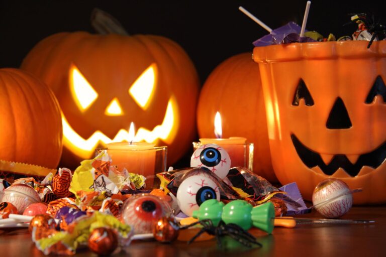 Kommunen ønsker befolkningen god Halloween, og følger de nasjonale retningslinjene for sosiale sammenkomster.