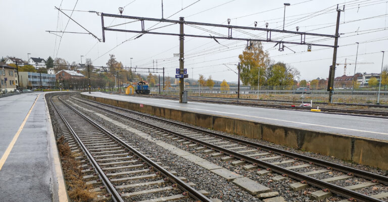 Det er på ingen måte sikkert at Kongsvinger stasjon blir et knutepunkt for persontrafikk til utlandet i årene som kommer. Landets politiske ledelse vil ha kortere reisetid og færre stopp med helt ny bane, mens Jernbanedirektoratet foreløpig lener seg til utbedringer av Kongsvingerbanen.