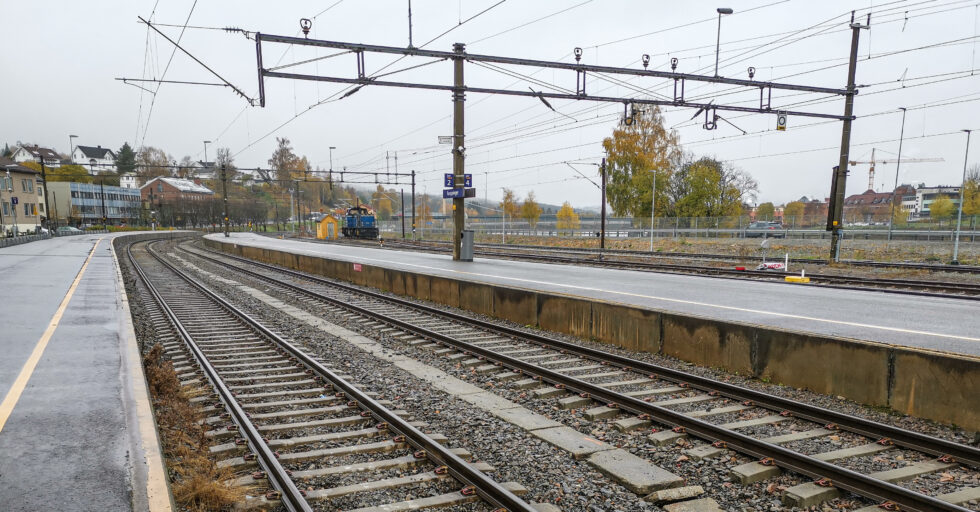 Det er på ingen måte sikkert at Kongsvinger stasjon blir et knutepunkt for persontrafikk til utlandet i årene som kommer. Landets politiske ledelse vil ha kortere reisetid og færre stopp med helt ny bane, mens Jernbanedirektoratet foreløpig lener seg til utbedringer av Kongsvingerbanen.