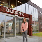 Biblioteksjef Stine Raaden er klar for å ta i mot Heidi Linde på biblioteket i Kongsvinger