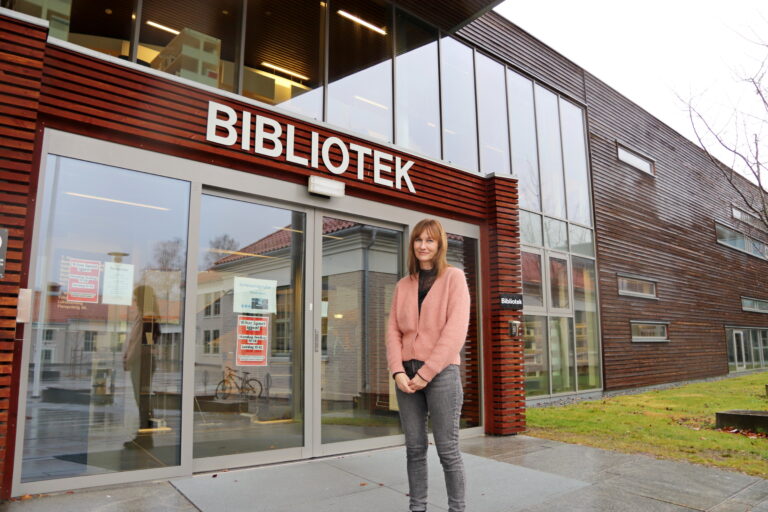 Biblioteksjef Stine Raaden er klar for å ta i mot Heidi Linde på biblioteket i Kongsvinger