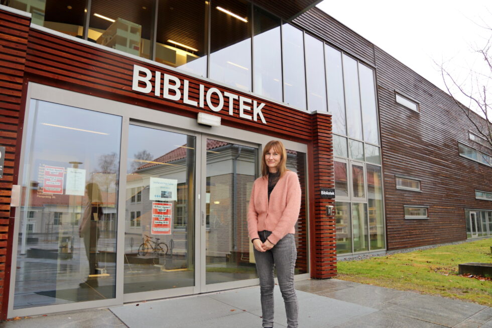 Biblioteksjef Stine Raaden er klar for å ta i mot Heidi Linde på biblioteket i Kongsvinger