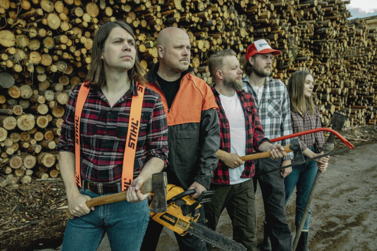 Roger Græsberg & Foreningen er Græsberg, Morten Andreassen, Alexander Lindbäck, Krister Skadsdammen og Unnveig Aas. De spiller country-/visemusikk på norsk.