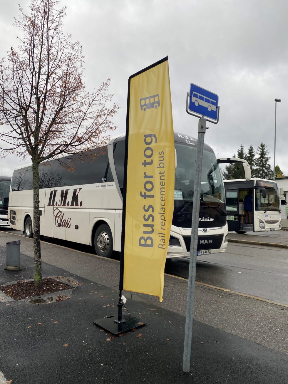Veidekke er av de to entreprenørene som har jobbet med utbedringene av kontaktledningsnettet på Kongsvingerbanen. Arbeidet blir mye raskere ferdig enn planlagt, og det til stor glede for alle trafikantene.