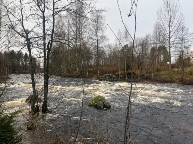 Brødbølvassdraget gjennom Austmarka sentrum.