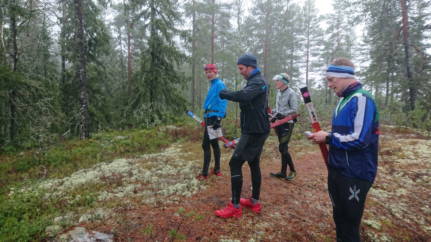 De tok det som en kombinasjon av trening og innsamling av stolper når årets jakt var over.