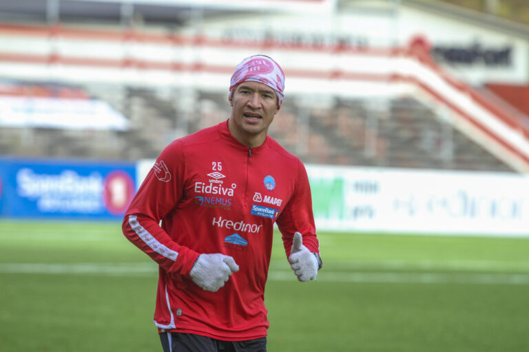 Edvard Skagestad er optimistisk og offensiv før den spennende innspurten av OBOS-ligaen.