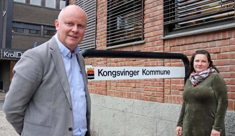Rådmann Lars Andreas Uglem og ordfører Margrethe Haarr i Kongsvinger viser til økt smitte blant hos de unge.