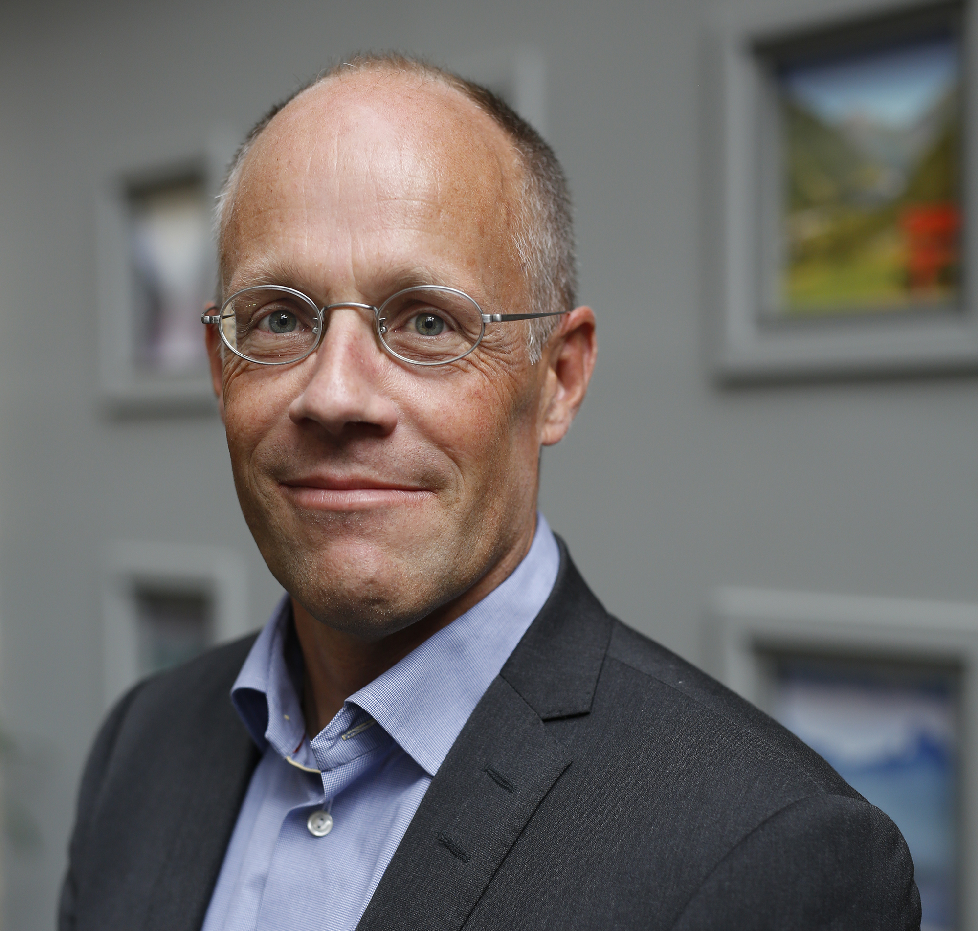 Jens Christian Riege, advokat i NAF, mener kommunen ikke har grunnlag for å kreve inn parkeringsgebyr for riktig skilting er på plass.