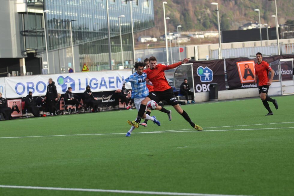 Ludvig Langrekken kommer inn fra start mot Åsane. Han erstatter Martin Hoel Andersen, som har karantene.