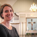 Kantor Berit Billingsø i Vinger menighet forbereder musikk- og kulturarrangementene i Vinger kirke i ukene før jul. Mye er usikkert, men det som faktisk er helt sikkert, er at kirken vil tilby fire gudstjenester på selve julaften.