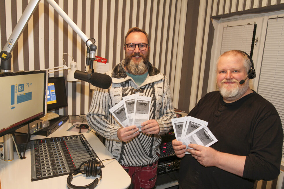 Tom Dahl (t.v.) og Pål Erik Berntsen kan i år sette ny rekord i premieutdeling for radiobingoen.