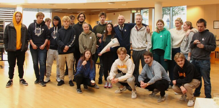 Fredag var det duket for åpningen av 3MKs «pop up museum» på biblioteket i Kongsvinger.