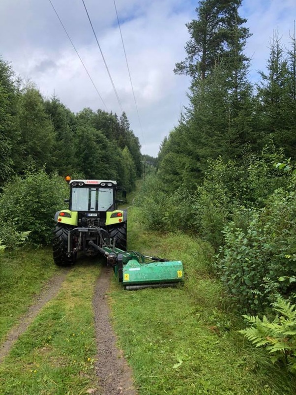 Kantklipperen har vært nettet rundt i sommer og laget god plass til løypemaskinen