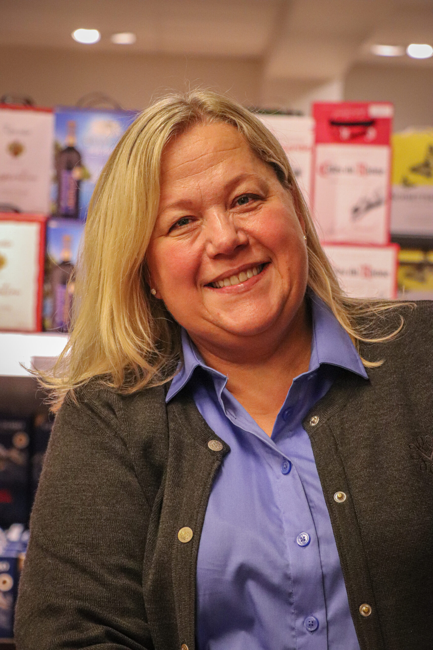 Butikksjef Monica Sørpebøl i Vinmonopolet Kongsvinger.