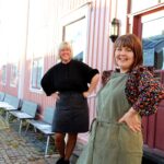 Mari Søbye Østlid (t.h.) og Toril Ramstad i Kafe Bohem