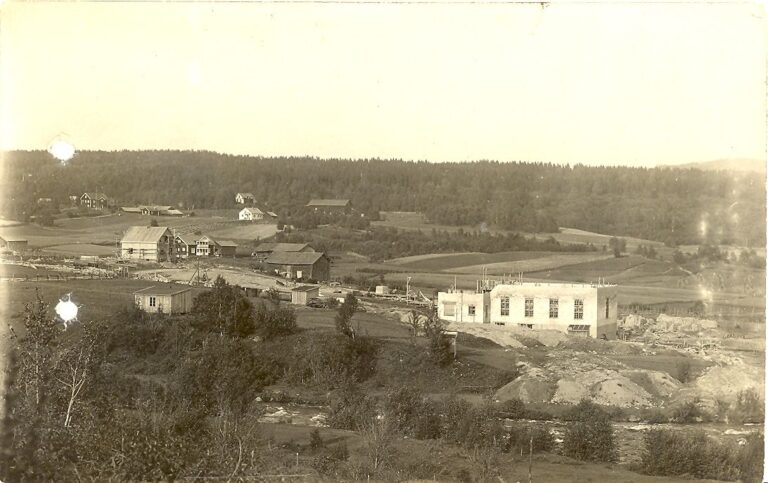 Kraftverket på Brødbøl ble bygget i 1920 og er fortsatt i drift. Verket startet kraftproduksjonen i april 1921.