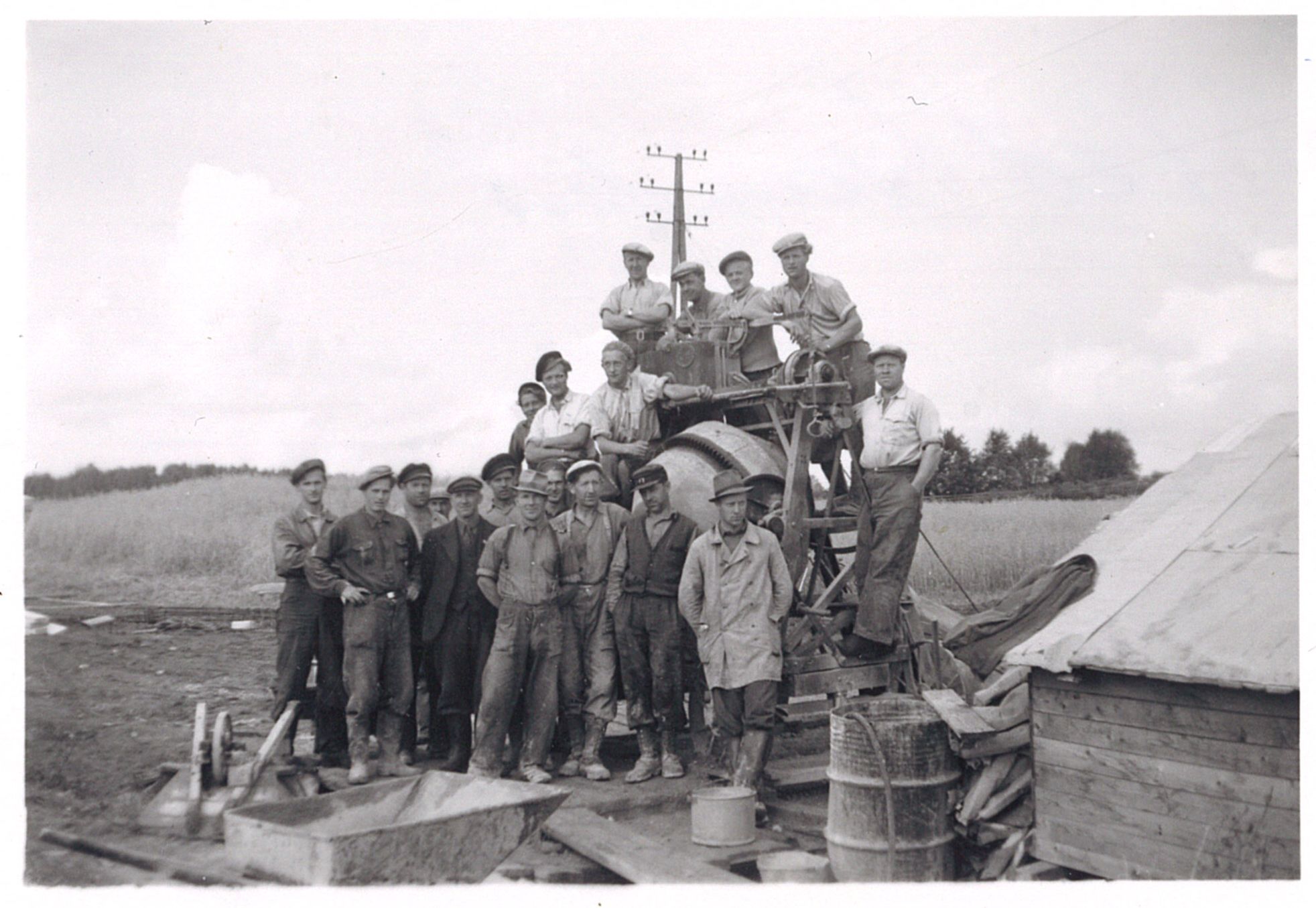 Det gamle fundamentet i tre ble i 1946 erstattet med nytt støpt fundament. Foto: Ø.M Fjeld.