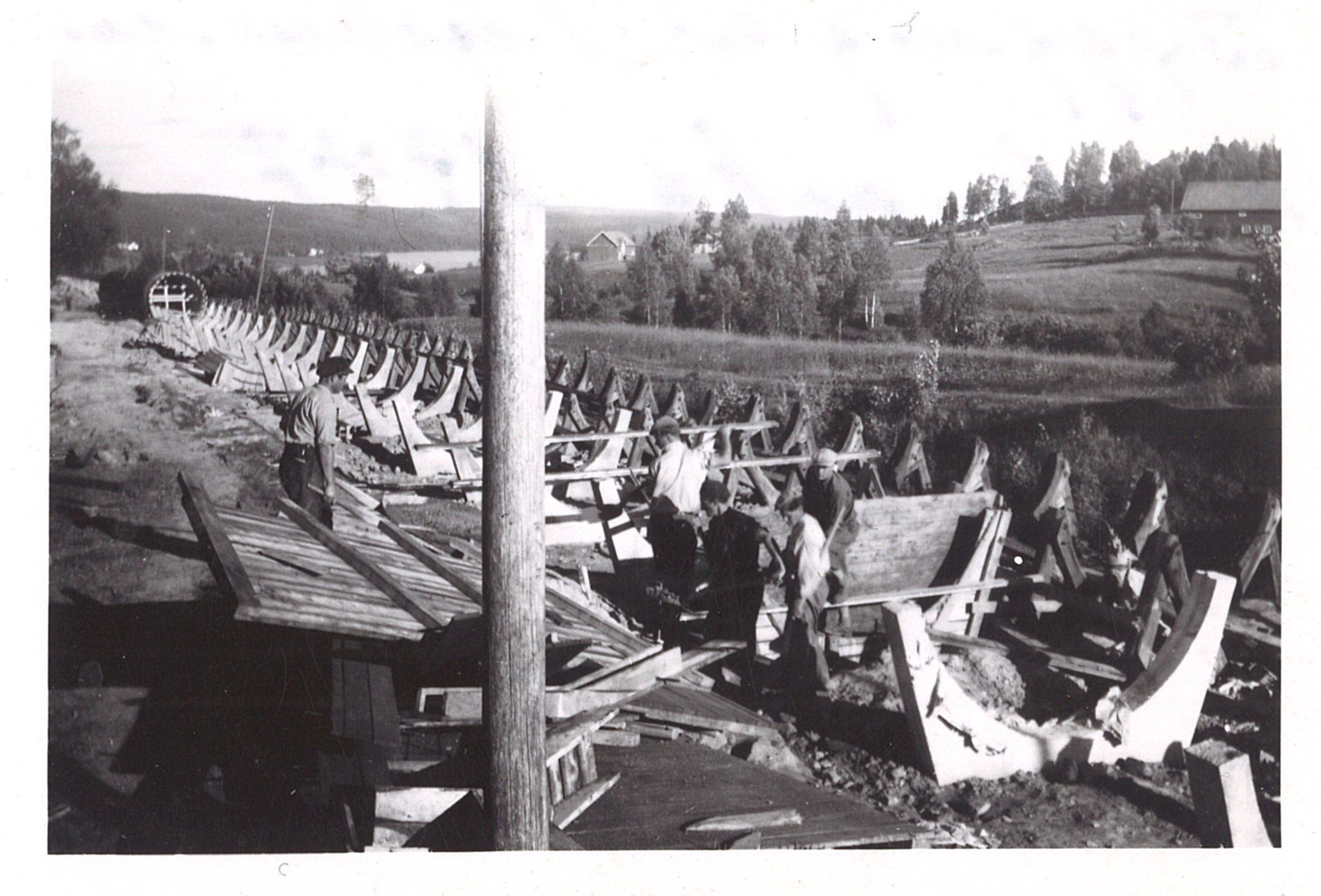Den nye rørgaten som ble oppført i 1946 ble bygget parallelt med den originale fra 1920. Foto: Ø.M Fjeld.
