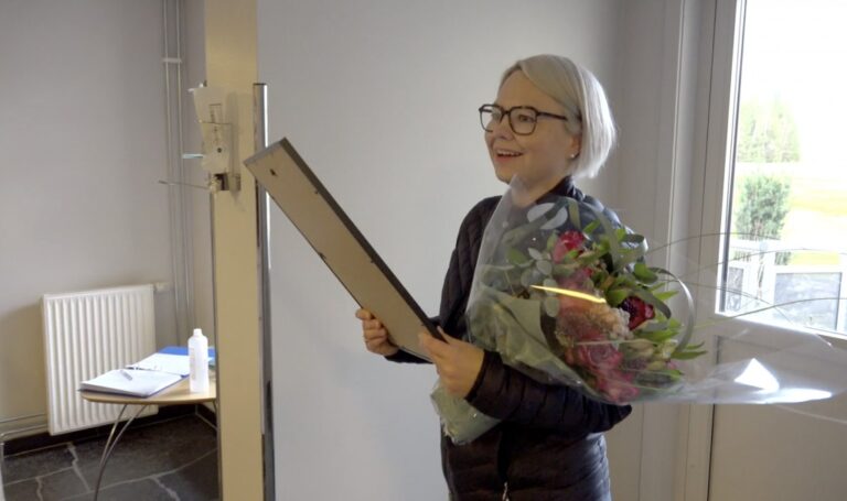 Kirsti Eikbråten (t.v.), spesialsykepleier for Avdeling E på Skyrud, og enhetsleder Renate Mikkelsen mottok Huskeprisen 2020.