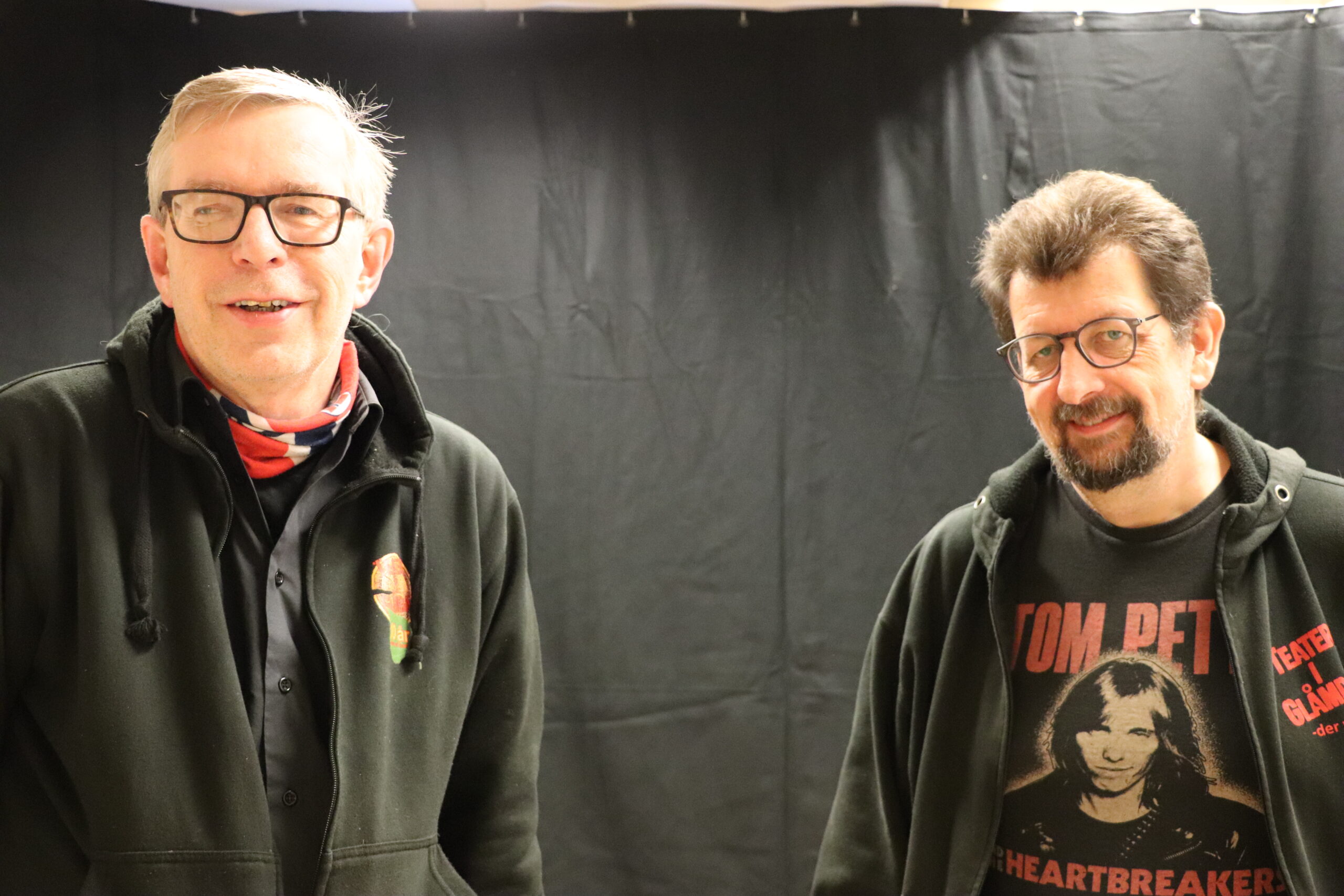 Øivind Roos (t.v.) og Lars Ovlien er initiativtakere til Juleallsang fra Vinger kirke.