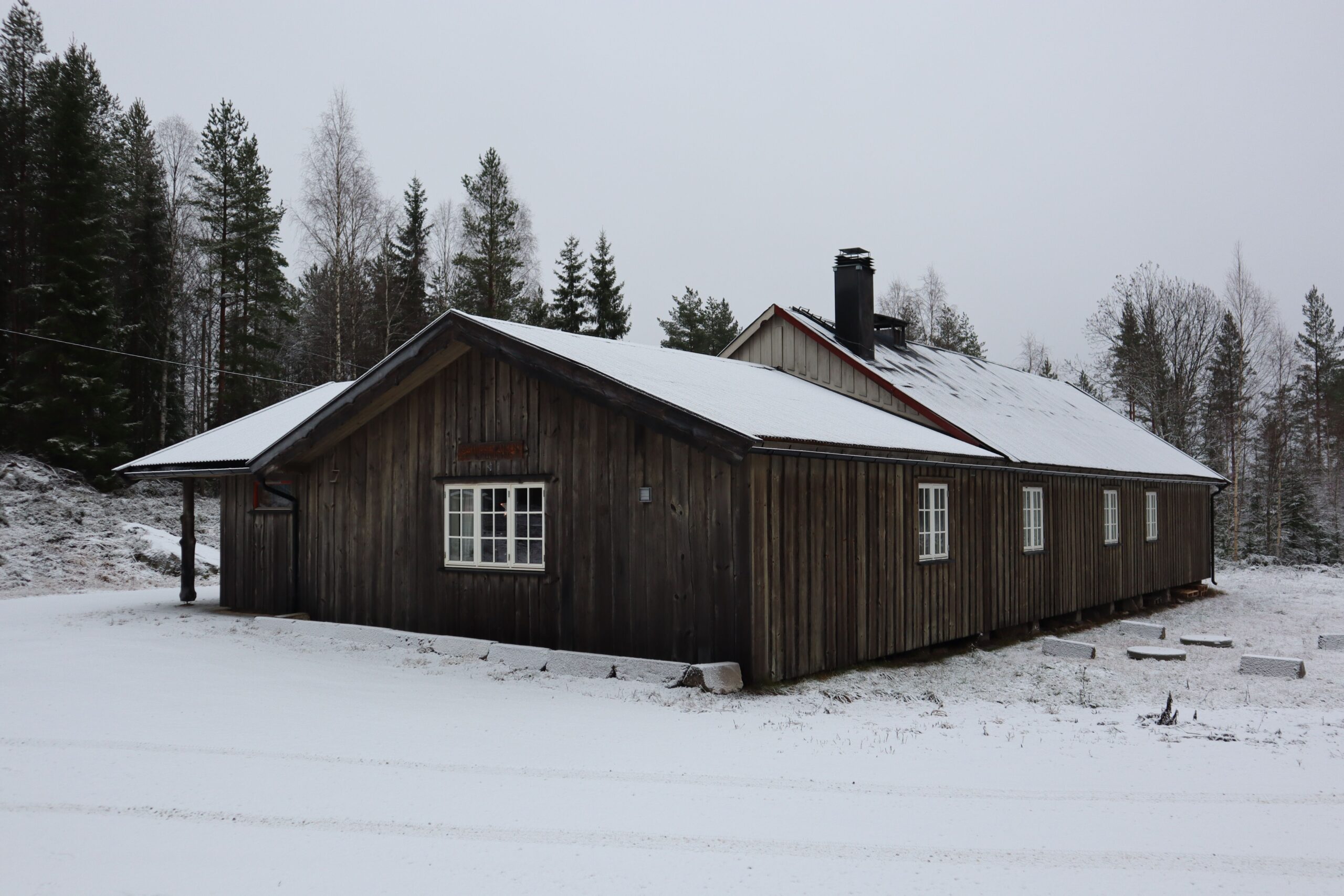 På Tussevangen ved Masterud har det vært arrangert fester og moro siden 1950. Noen av de mest populære festene trakk inntil 300 mennesker i «gamle dager». I år har det stort sett stått tomt. Velet har de siste årene utført omfattende oppussingsarbeider av det gamle forsamlingslokalet langs E16.
