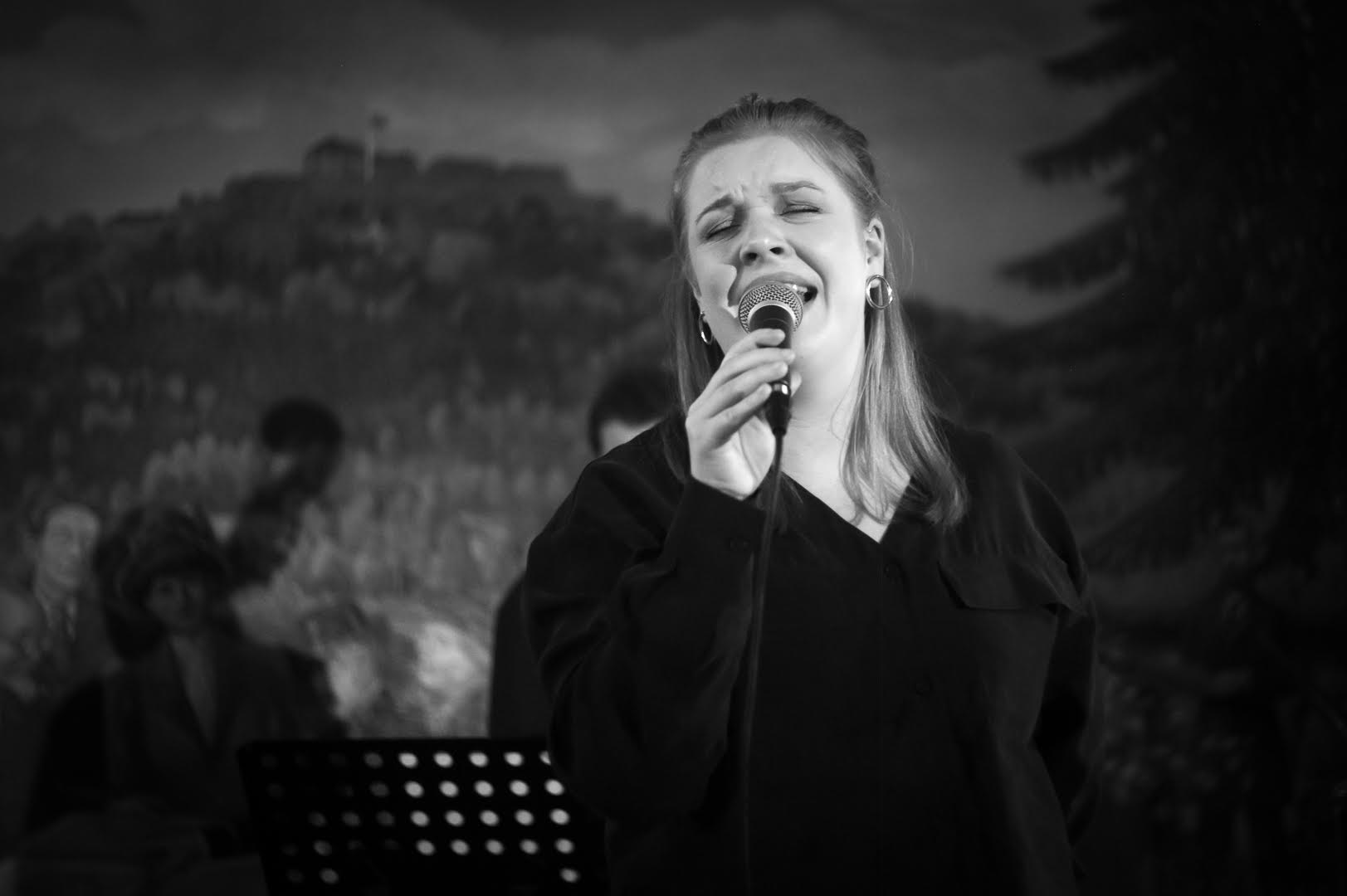 På søndag bringer Paulsrud blant annet innslag av Elvis og Mahalia Jackson til Vinger Kirke.
