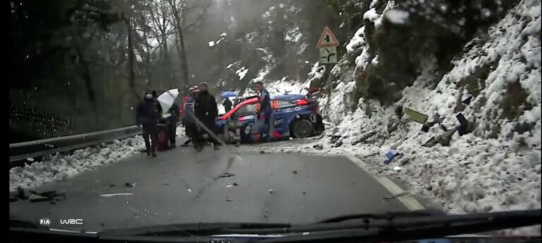 Her ble det bråstopp for Ole Christian Veiby i hans debut i WRC-klassen.