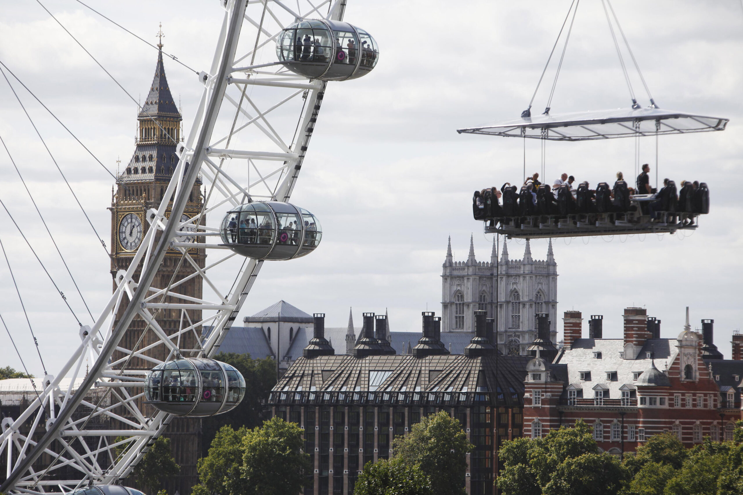 London Eye og Big Ben - middag omgitt av velkjente turistattraksjoner i London.