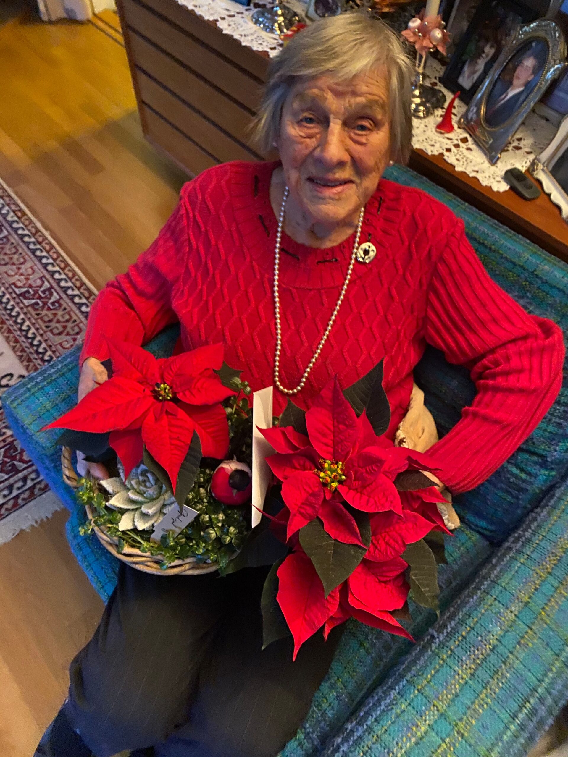 Mange tilsendte takkeblomster vitner om at flere har hatt behov for å si takk for innsatsen gjennom alle disse årene.