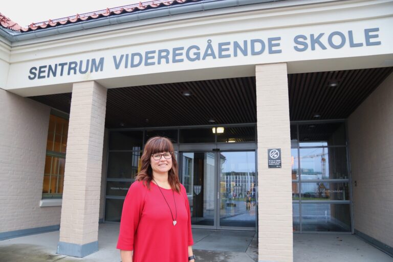 Rektor ved Sentrum videregående skole, Marianne Bye, har grunn til å smile etter at tallene for skolebidragsindikatoren 2019/20 er lagt frem.