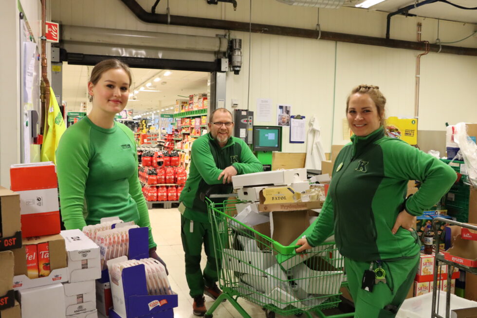 Butikkansatte har hatt en ekstra viktig jobb i 2020. Her med Nora Pedersen Elle (t.v.), butikksjef Vidar Godnes Iversen og assisterende butikksjef Tina Skogrand i Kiwi Kongsvinger.