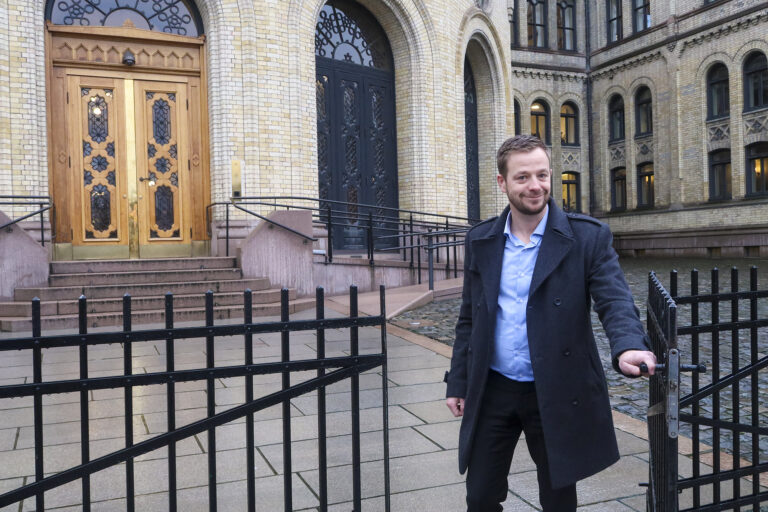 Lars Joakim Hanssen er en sentral person i Frps organisasjon. Før han ble spesialrådgiver på Stortinget, var han statssekretær ved Statsministerens kontor.