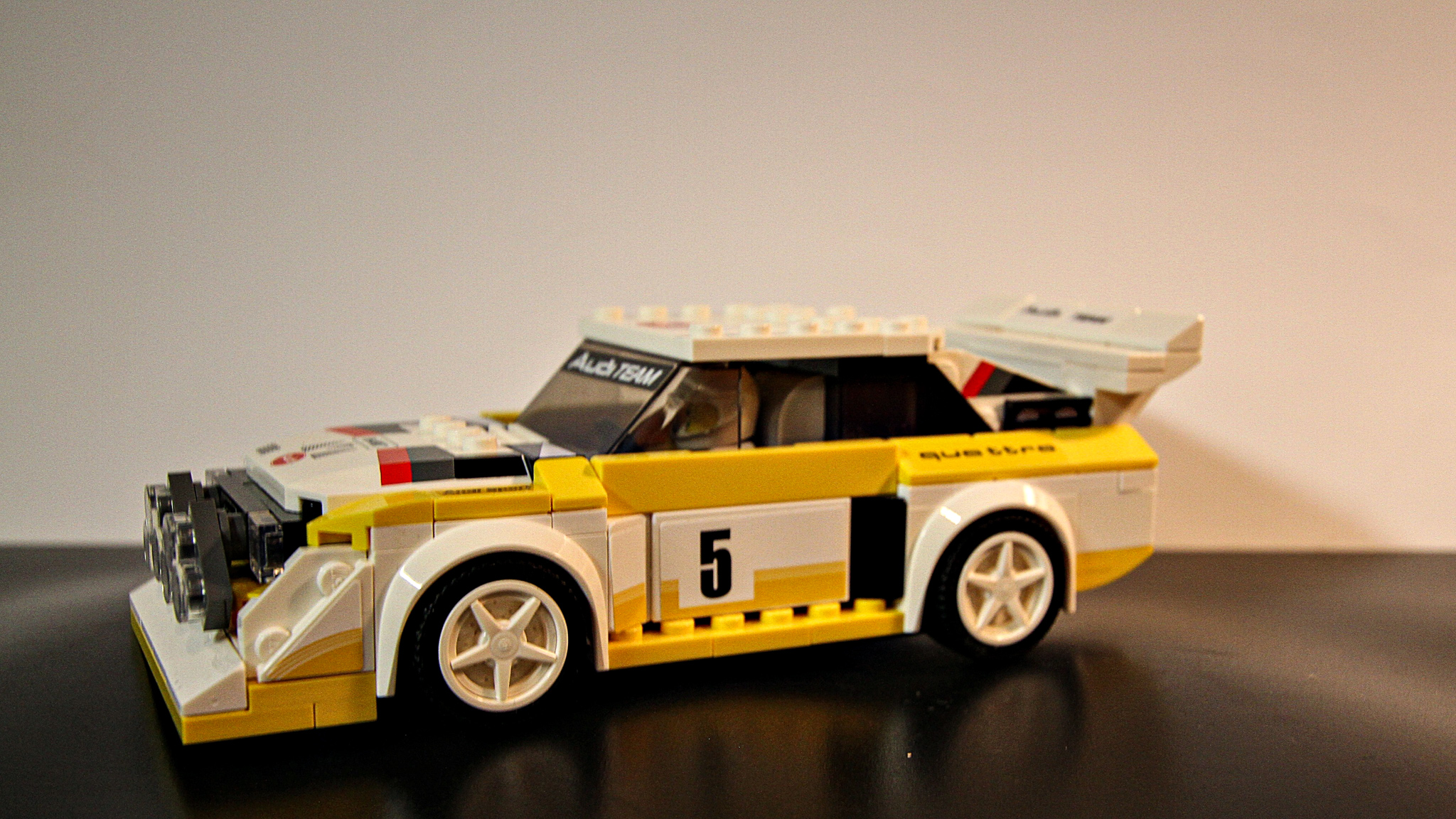 Den første modellen Erik Øverby bygde av de mer kompliserte Lego-settene var naturlig nok en Audi.