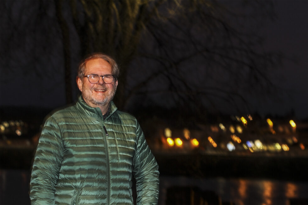 Lars Thyholdt har gledet mang en innbygger i Kongsvinger med sine tekster. Selv gleder han seg over livet etter tre alvorlige sykdomshistorier.