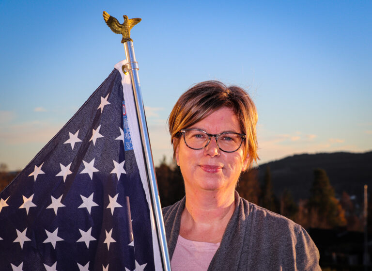Julia Sørpebøl satt hjemme i Skriverskogen og trodde knapt det hun så på TV fra hjemlandet sitt onsdag kveld.