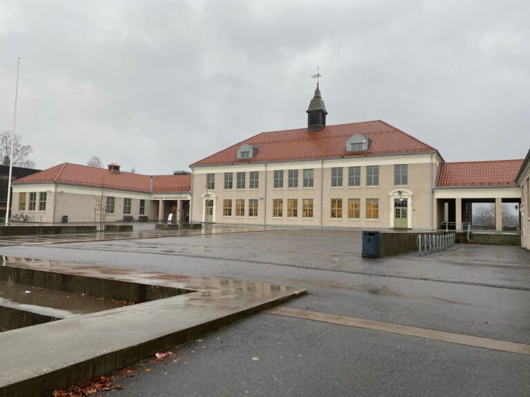 Sentrum videregående starter opp med alle elevene tilbake på skolen fra og med onsdag 20. januar.
