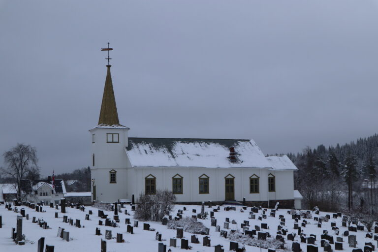 Klær og nødvendig utstyr til skredofrene i Gjerdrum strømmet til i Austmarka kirke på nyttårsaften