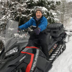 Ottar Hofossbråten i KIL Ski sørger for skispor til folket.