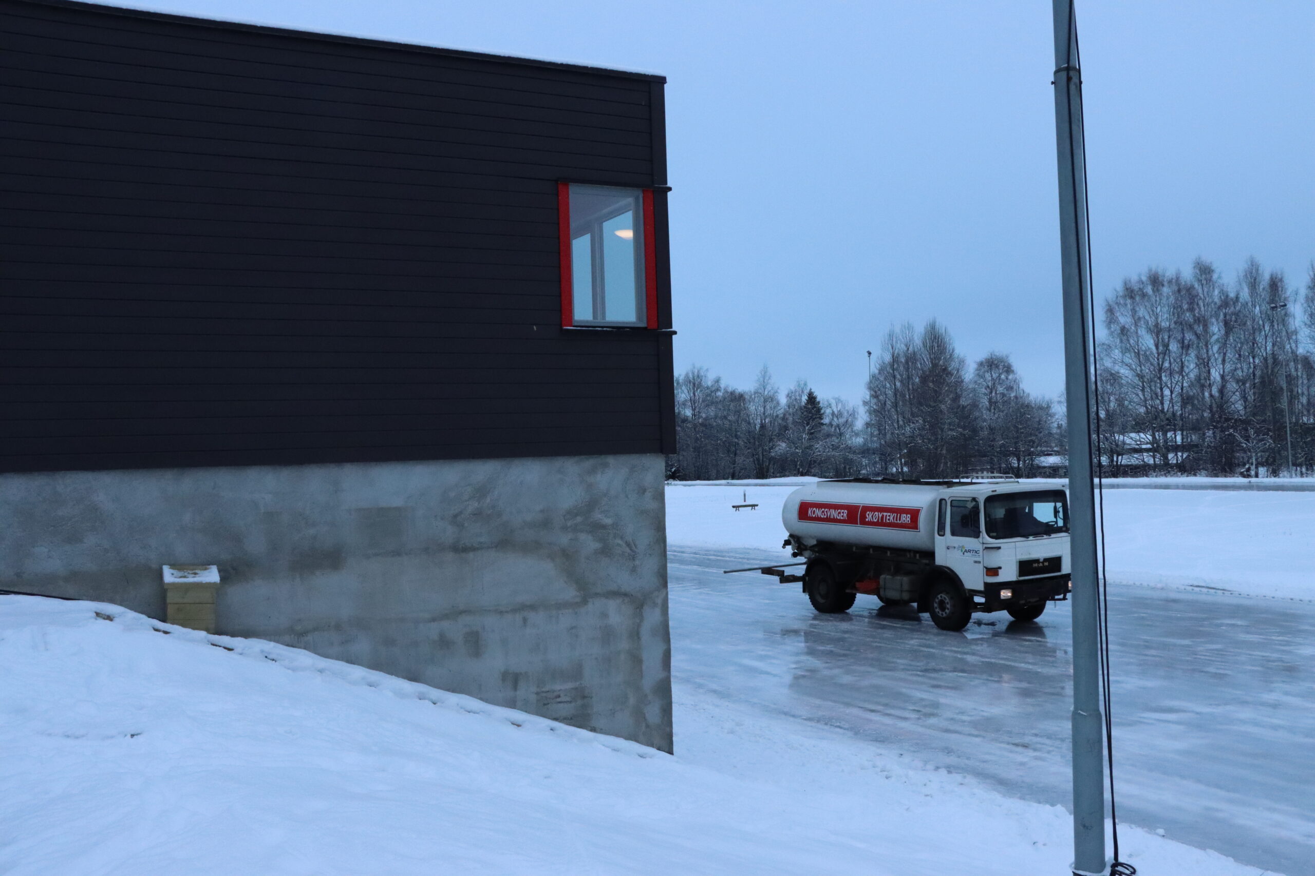 Den nye bua er over to etasjer og på samme sted som den gamle.