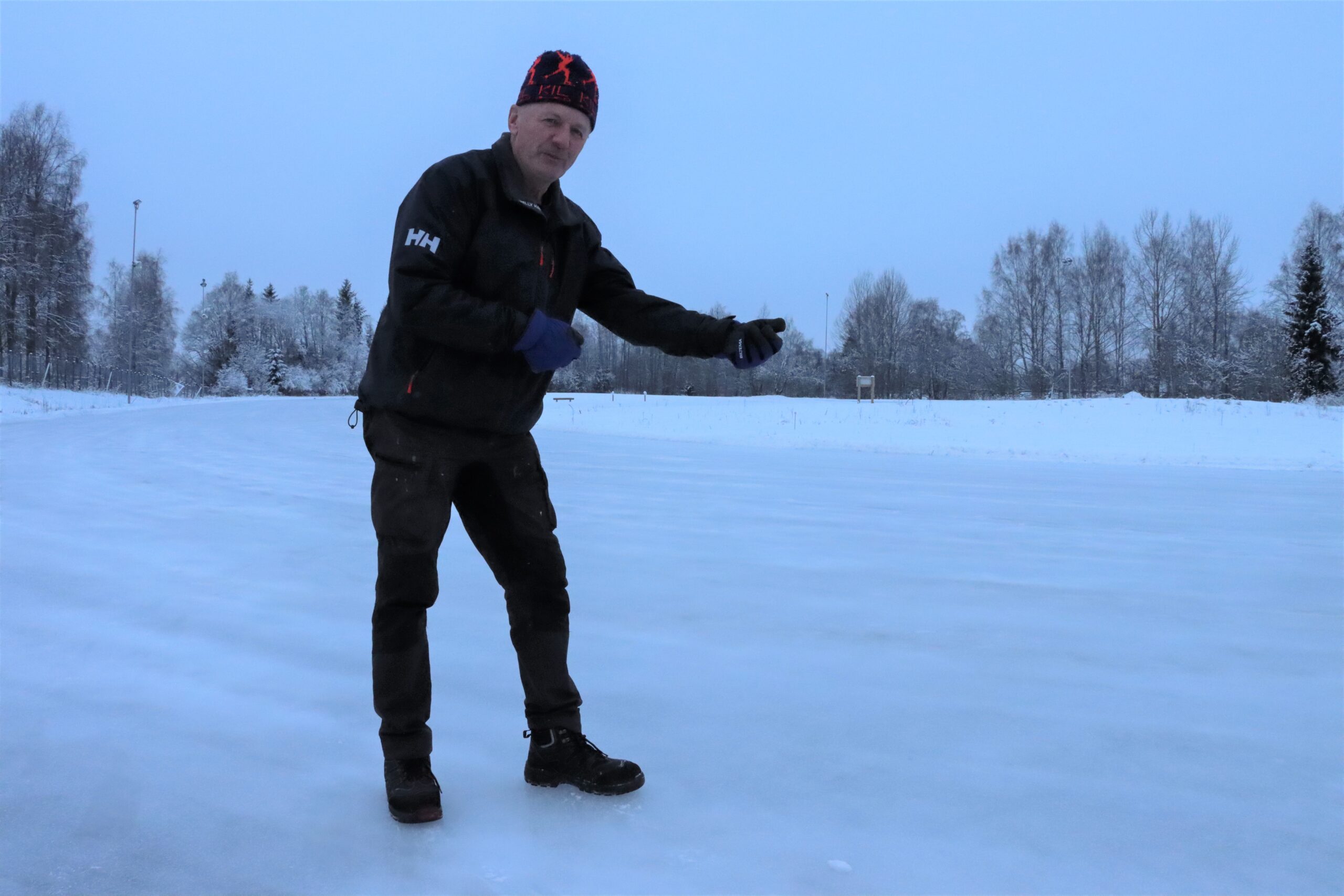 Isen på Holt ble til med slanger i gamledager. Ofte i bitende kulde, slik Jappe husker det.