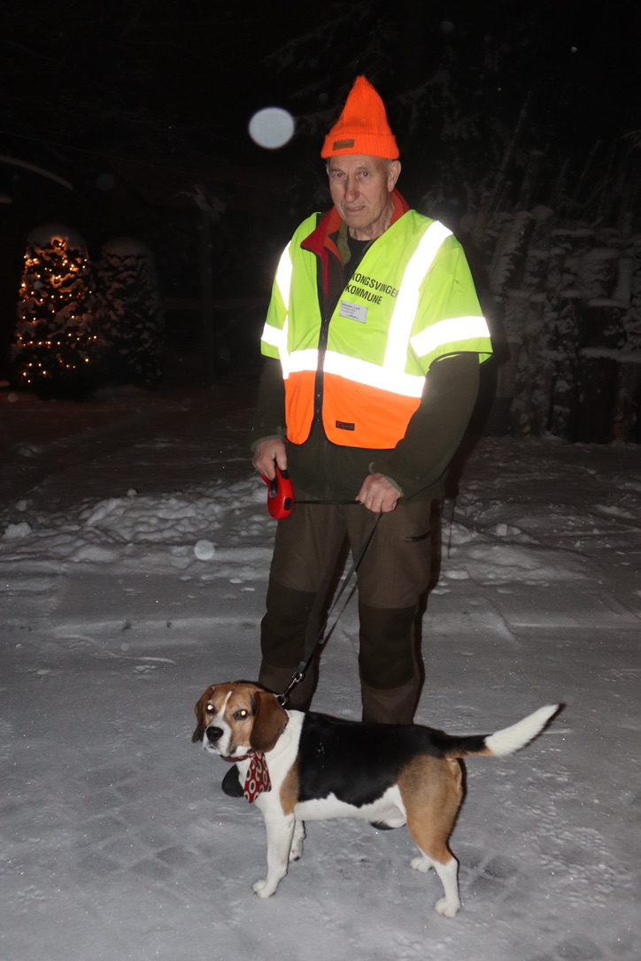 Leif Nilsen og hunden Tico er med i fallviltgruppa i Kongsvinger, og rykker ut til alle døgnets tider for å ta hånd om skadd vilt etter påkjørsler
