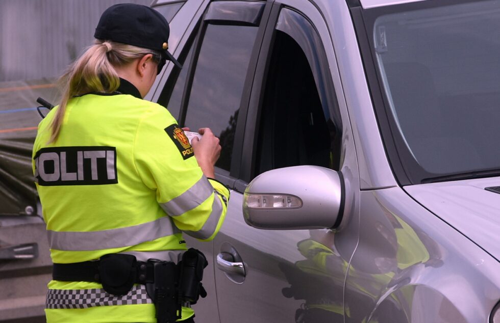 Først ble kongsvingermannen tatt for fartsovertredelse. Deretter ble flere ulovligheter avslørt. Nå må han i fengsel.