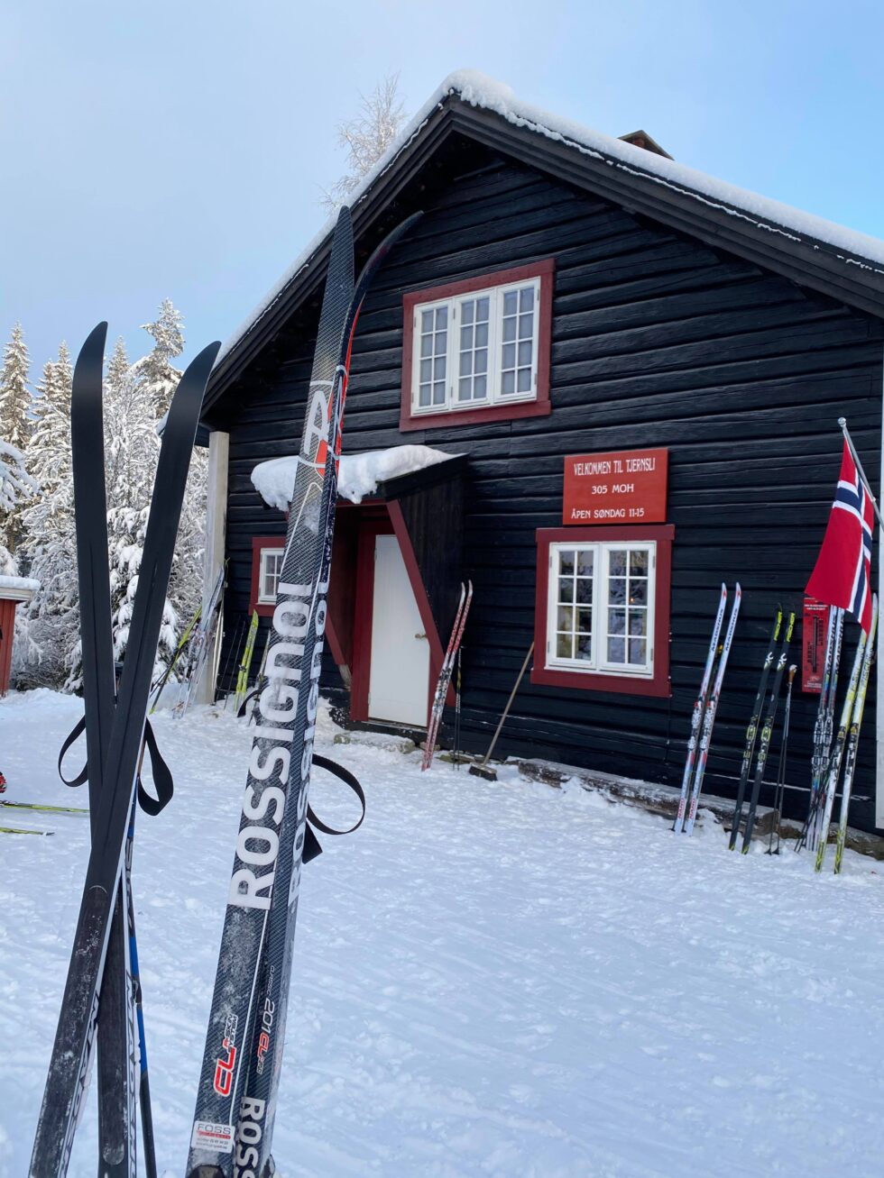 Skihytta på Tjernsli var et populært turmål for mange i helga.