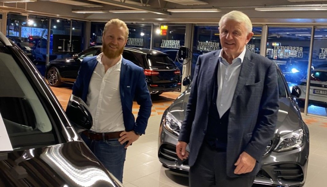 Daglig leder Lars Erik Fremming (t.v.) og styreleder Egil Stenshagen på Kongsvinger Bilsenter hadde stor vekst i 2020, spesielt på grunn av elektriske biler.