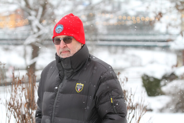 En vårdag for åtte år siden var den høyt respekterte politimannen Knut Holen fast bestemt på å ende sine dager. Ved å fortelle sin historie håper han å hjelpe andre som sliter.