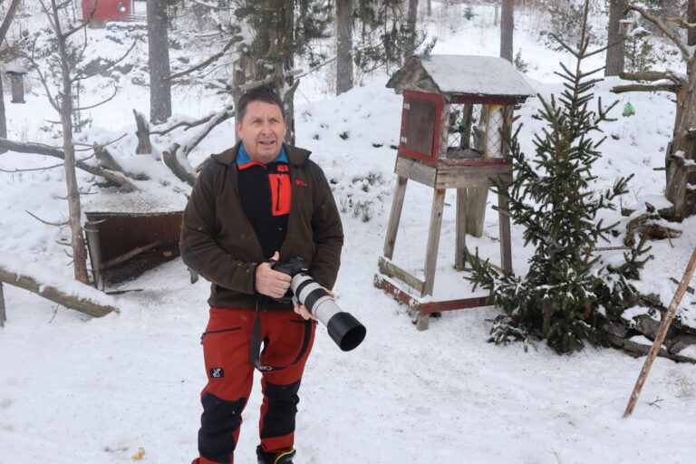 Stig Johnny Henriksen har fotografert 170 ulike fuglearter, og drømmer stadig om å forevige flere på foto.