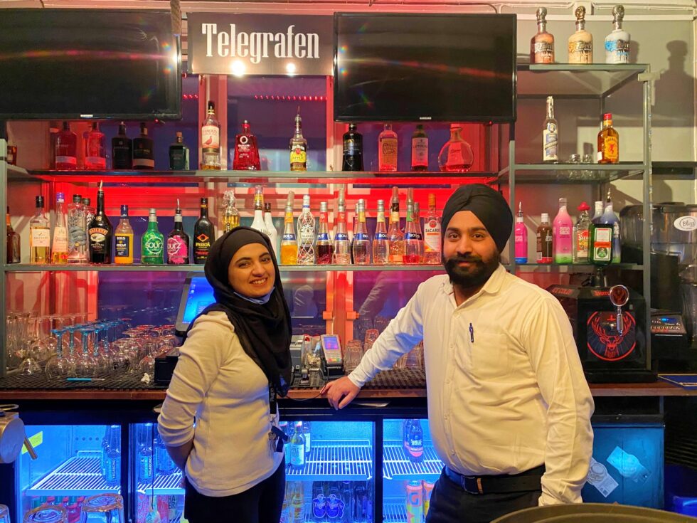 Telegrafen tilbyr nå indisk mat. Aisha Parveen og Sarvanjit Singh Sarhalia driver også indisk restaurant på Jessheim.