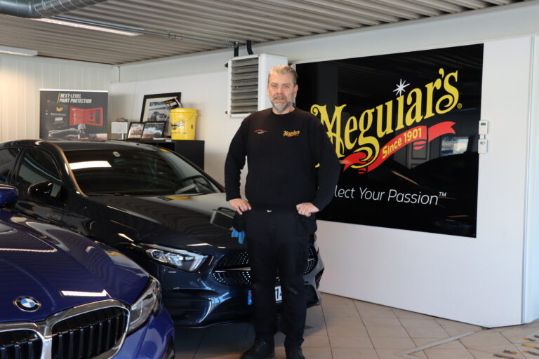 Kurt Meldahl-Hansen på Kongsvinger Bilpleie ønsker strengere tilsyn velkommen.