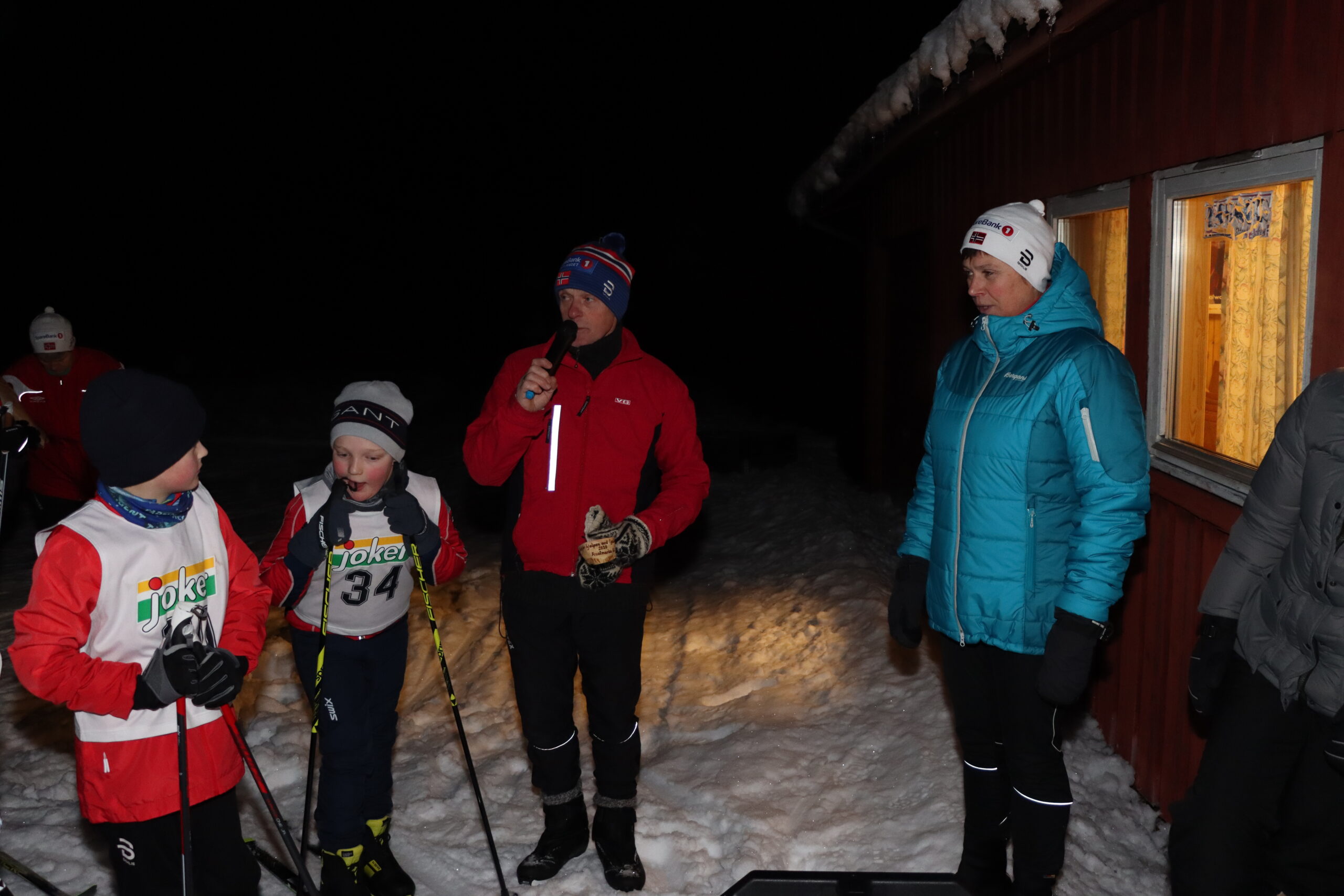 Tor Solbergseter og Åse Torp Andersson i Austmarka Idrettslag ønsket velkommen.
